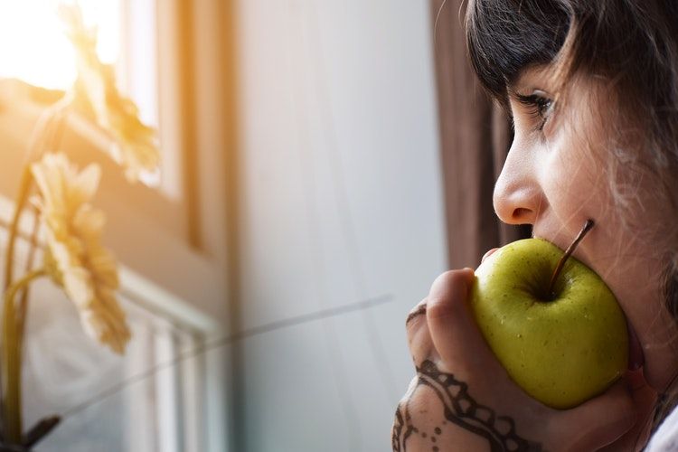 Mengelola Pola Makan Saat Traveling Untuk Tetap Sehat