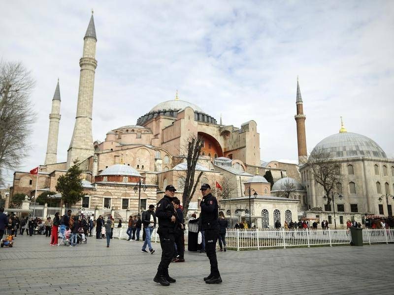 2. Pada akhirnya Hagia Sophia dijadikan museum bersejarah di Turki 