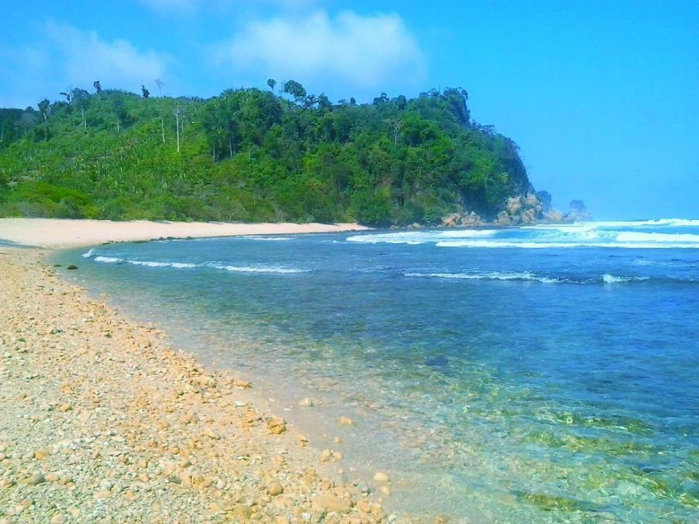 5 Pantai Di Tulungagung Yang Keren Berwarna Biru Jernih