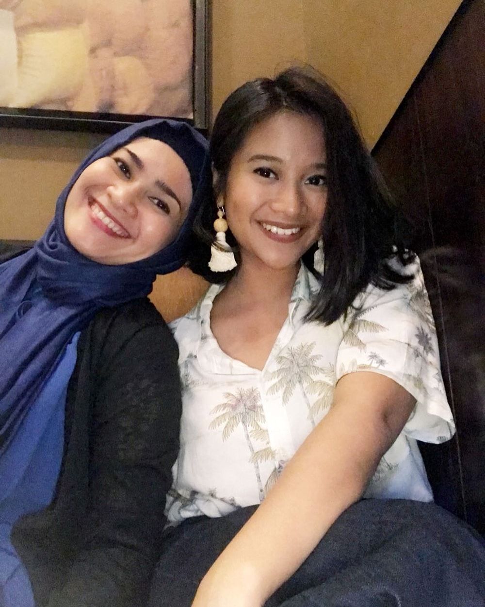 10 Potret Manis Ikke Nurjanah & Putrinya Adira Kania, Bak Kakak Adik!