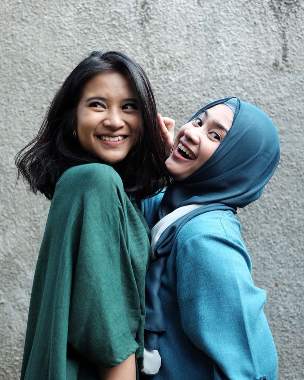 10 Potret Manis Ikke Nurjanah & Putrinya Adira Kania, Bak Kakak Adik!