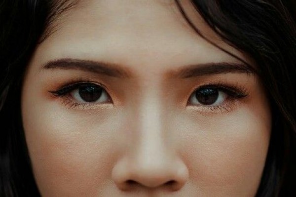 5 Bahan Alami yang Efektif untuk Menghilangkan Kantung Mata