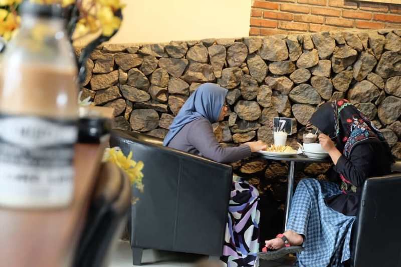 Kekinian Facebook Peluang Kafe Tempat Nongkrong