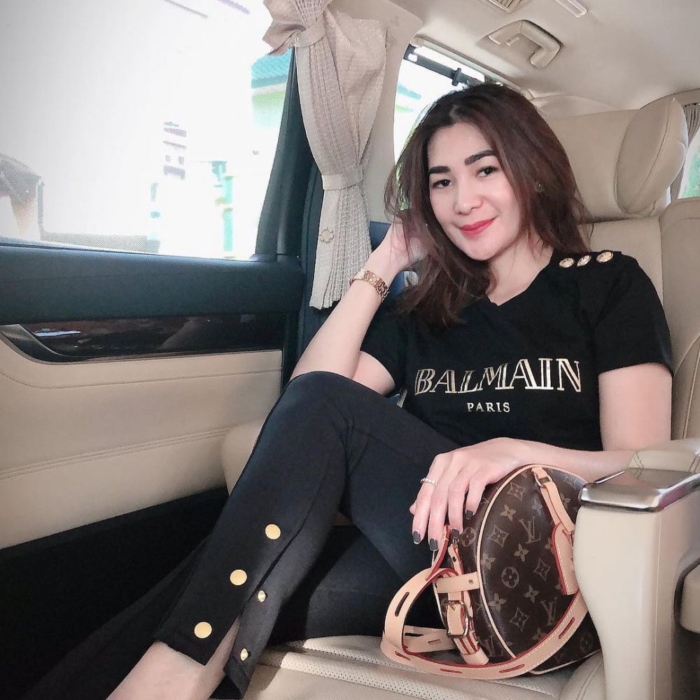 10 Istri Artis Ini Jadi Korban Bully Hater, Keterlaluan Komentarnya