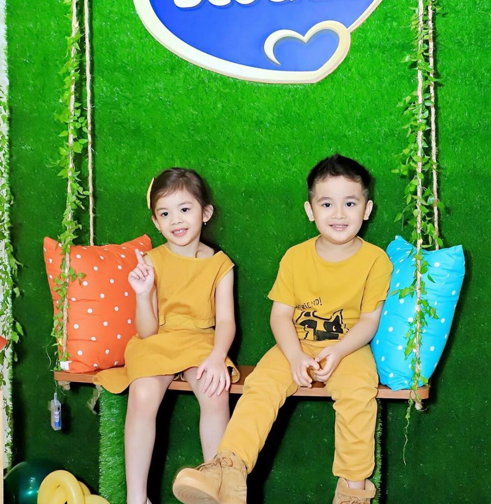 10 Potret Zac dan Zoe Anak Kembar Jonathan Frizzy yang 