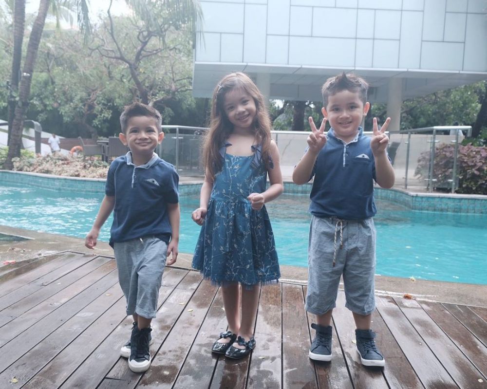 10 Potret Zac dan Zoe Anak Kembar Jonathan Frizzy yang 