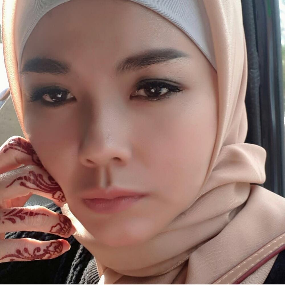 10 Potret Karina Ranau, Istri Aktor Epy Kusnandar yang Beda 25 Tahun