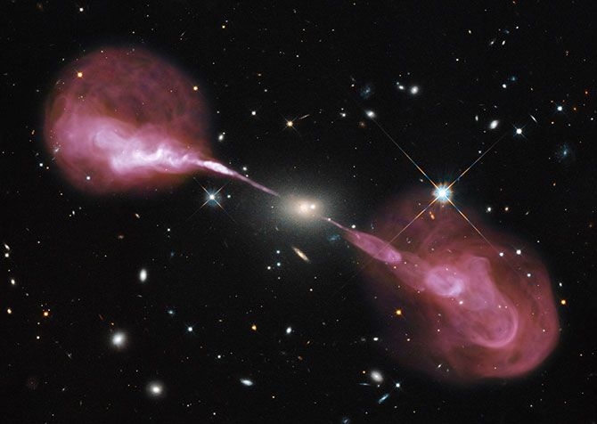 5 Galaksi Terbesar  di  Alam  Semesta  Kamu Harus Tahu 