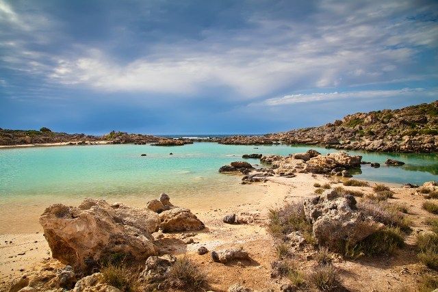 Hasil gambar untuk Pantai Aspri Limni yunani