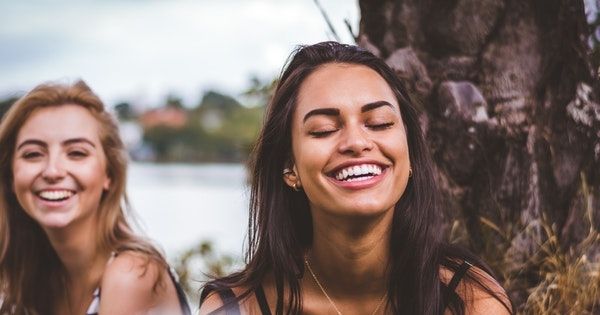 5 Manfaat Tertawa Bagi Kesehatan yang Tidak Terduga