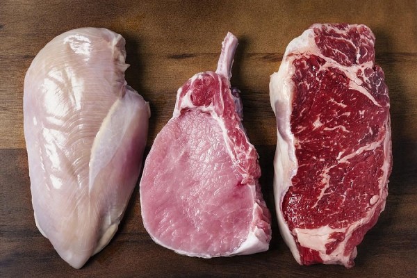 Kenapa Warna Daging Hewan Berbeda-Beda? Ini Penjelasan Ilmiahnya!
