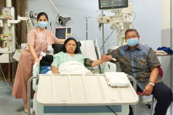 Perjuangan Panjang Ani Yudhoyono Melawan Kanker Darah