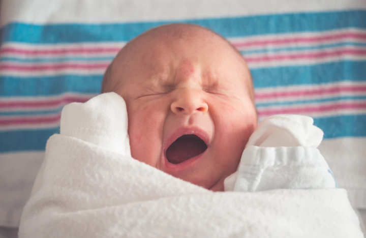 5 Misteri Perilaku Unik Bayi yang Perlu Kamu Tahu