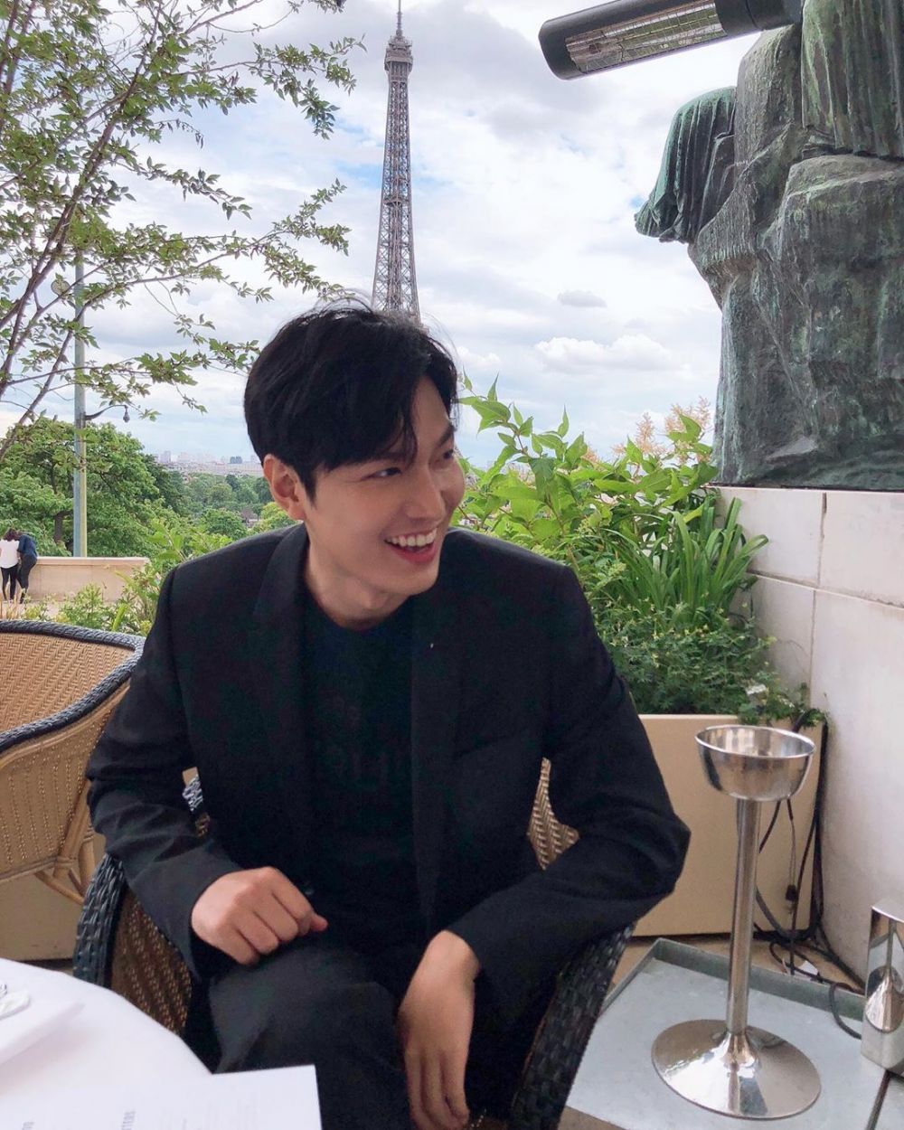 Lee Min Ho merupakan salah satu pemain drama papan atas Korea Selatan 10 Potret Memesona Lee Min Ho di Kota Paris, Hits Abis!