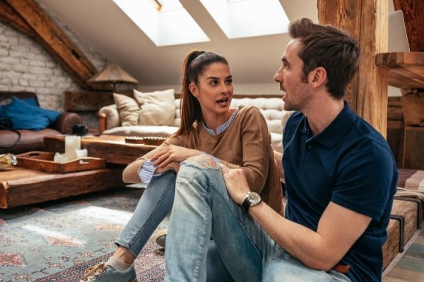 5 Tips Ngobrol Asyik Dengan Gebetan, Susah Nggak Sih?