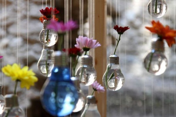 Instagramable! Ini Ide Kreatif Bikin Dekorasi dari Bohlam Lampu Bekas