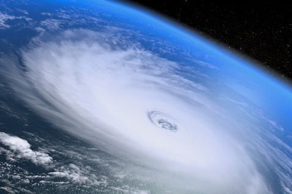 Langit Pink, Dahsyatnya Typhoon Hagibis di Jepang Terbangkan Mobil