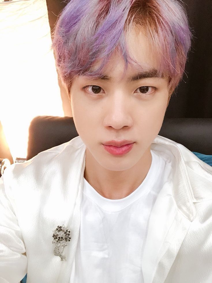 Bikin Fans Heboh Ini 12 Potret Memesona Jin BTS  dengan 