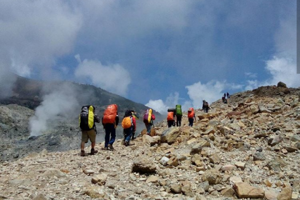 5 Gunung yang Cocok untuk Pendaki Pemula, Medan dan Treknya Bersahabat