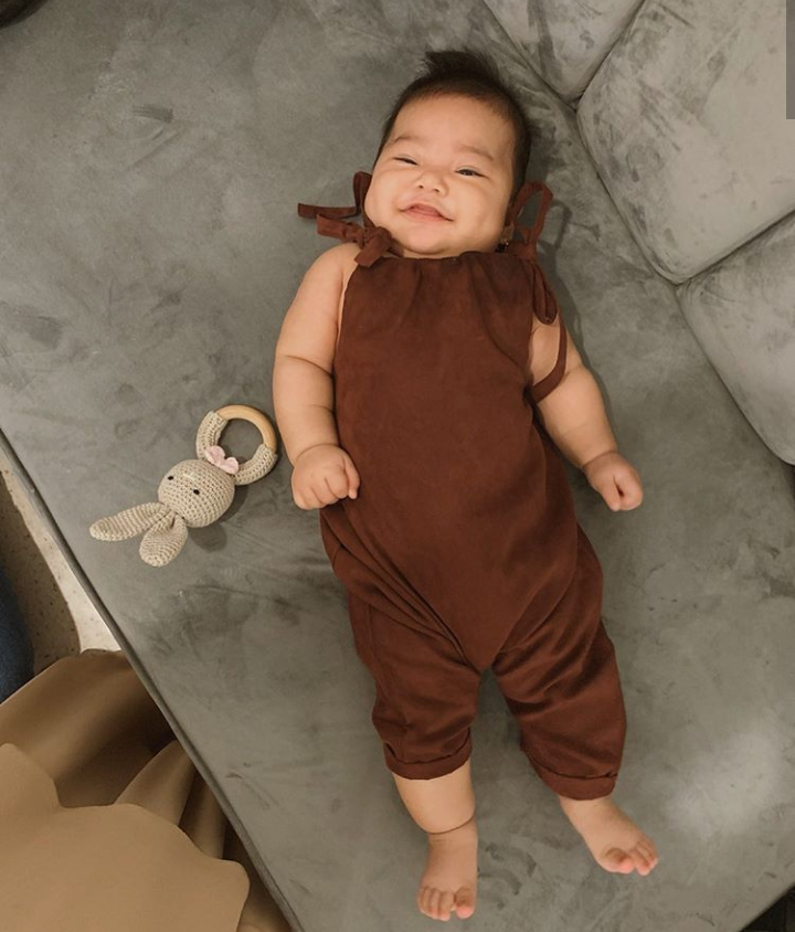 9 Gaya OOTD Freya Kayonna Bayi Selebgram Dwi Handayani, Cute Abis!