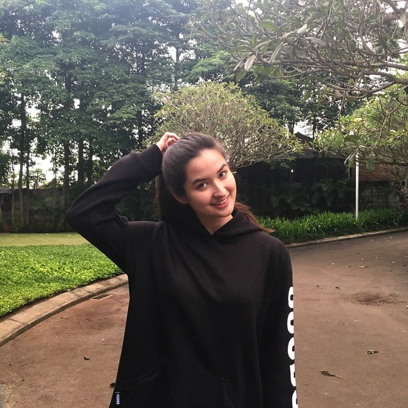 9 Style ala Stephanie Poetri, Bisa Jadi Referensi Terbaru Kamu nih!