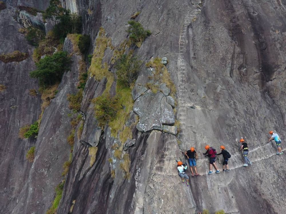 8 Alasan Kamu Harus Liburan ke Gunung Parang Purwakarta