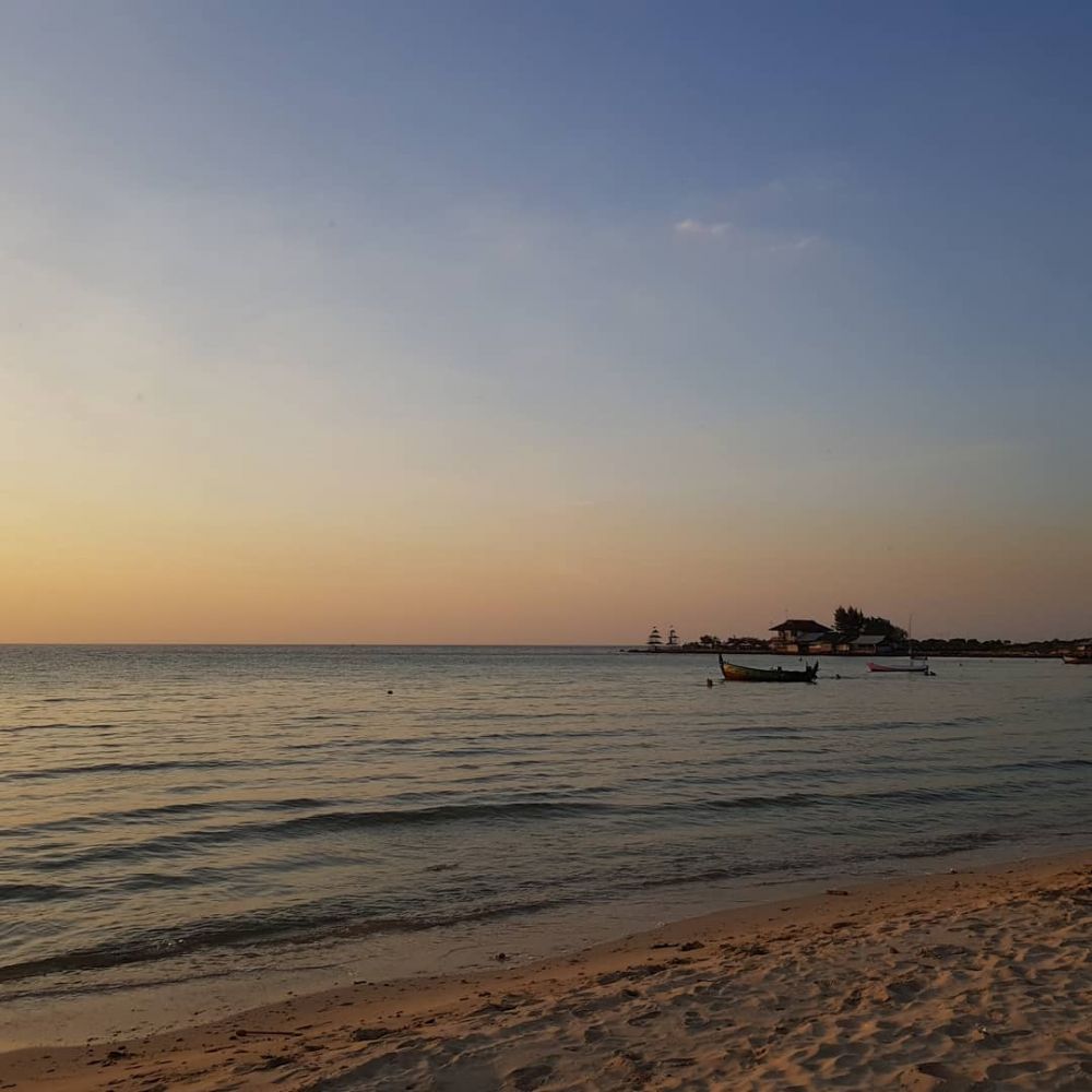 Buat Ketagihan 5 Pantai Di Jawa Tengah Ini Punya Pesona Memikat