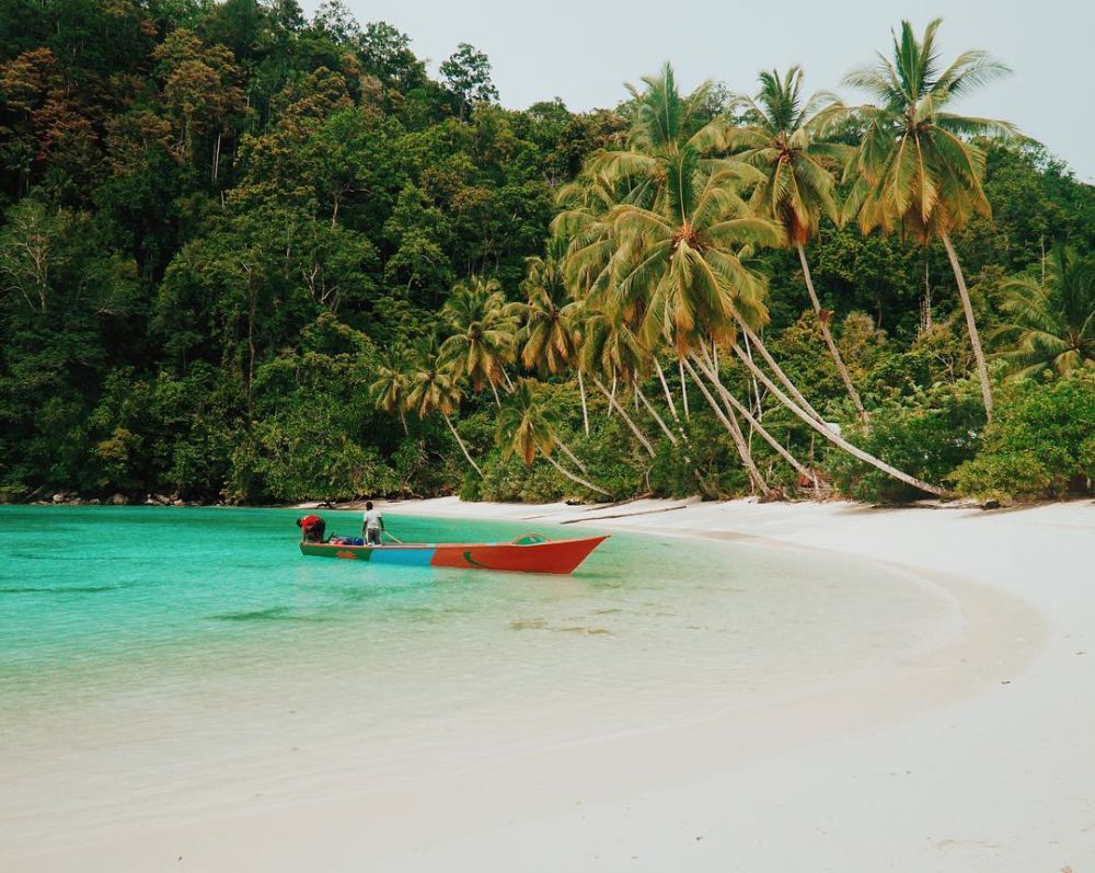 5 Pantai di Papua Barat Ini Wajib Dikunjungi karena Pesona