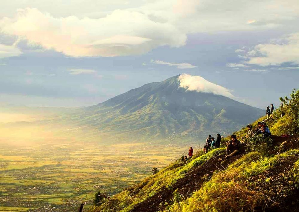 Buat Kamu yang Hobi Mendaki, 5 Gunung di Garut ini Wajib Kamu Kunjungi