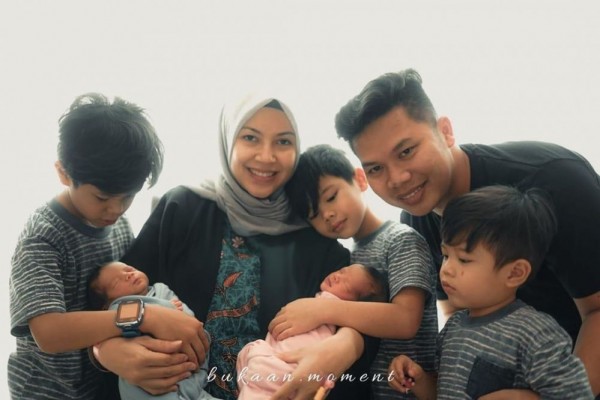 10 Potret Ratna Galih Ketika Merawat Kelima Buah Hati, Ibu Panutan!