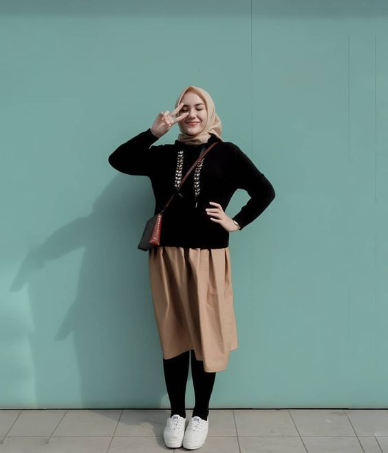 25+ Inspirasi Keren Ootd Hijab Rok Pendek Coklat