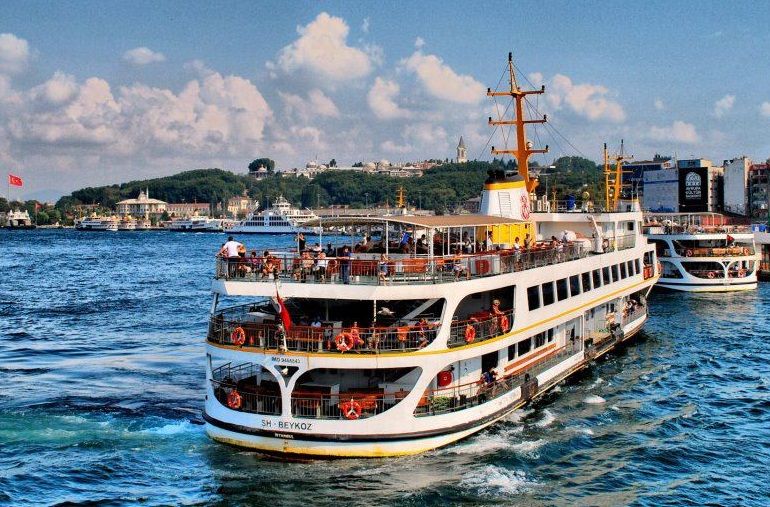 Hasil gambar untuk Menikmati View Eksotis Pada Saat Menyusuri Selat Bosphorus