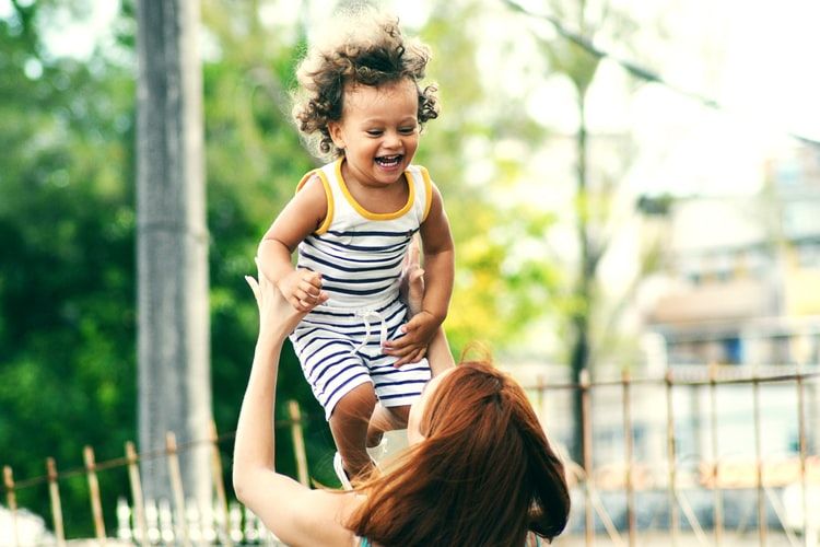 7 Cara Terbaik Orangtua Menjelaskan Mental Health Kepada Anak