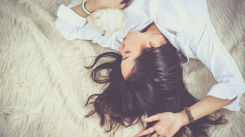6 Masalah Kesehatan Akibat Tidur Saat Rambut Basah Hindari Girls