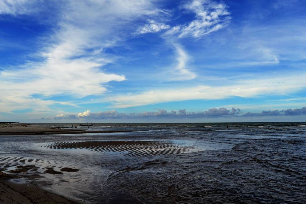 5 Pantai di Sumatera Utara yang Indahnya Bikin Pengen Kesana!
