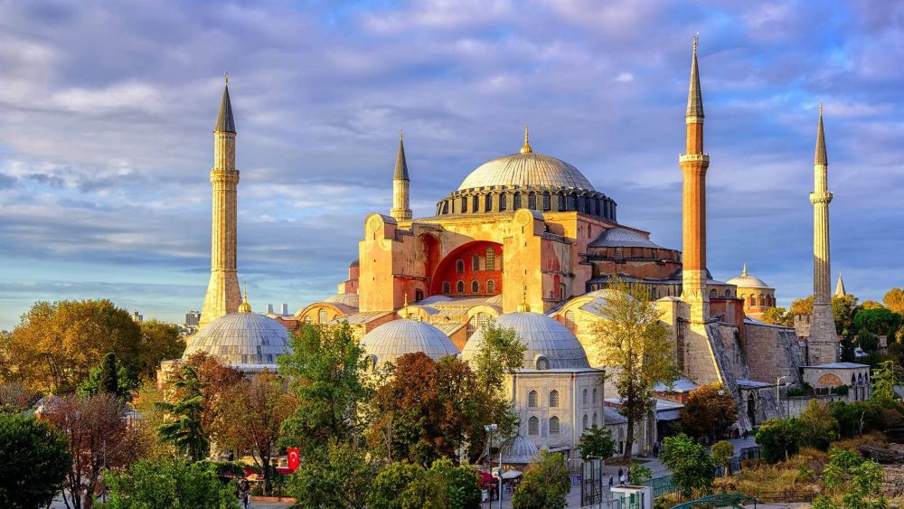 10 Wisata di Istanbul Ini Kaya Sejarah, Gak Pernah Sepi Pengunjung