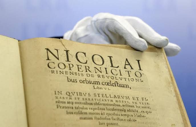 7 Fakta Nicolaus Copernicus, Bapak Astronomi Modern Sekaligus Ekonom