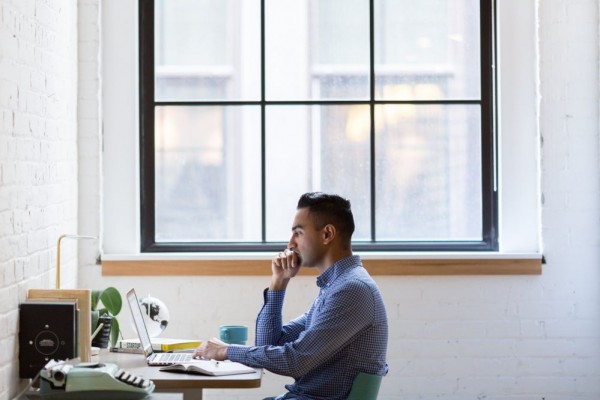 5 Tips Tetap Semangat Kerja Meski Sedang Menghadapi Banyak Masalah