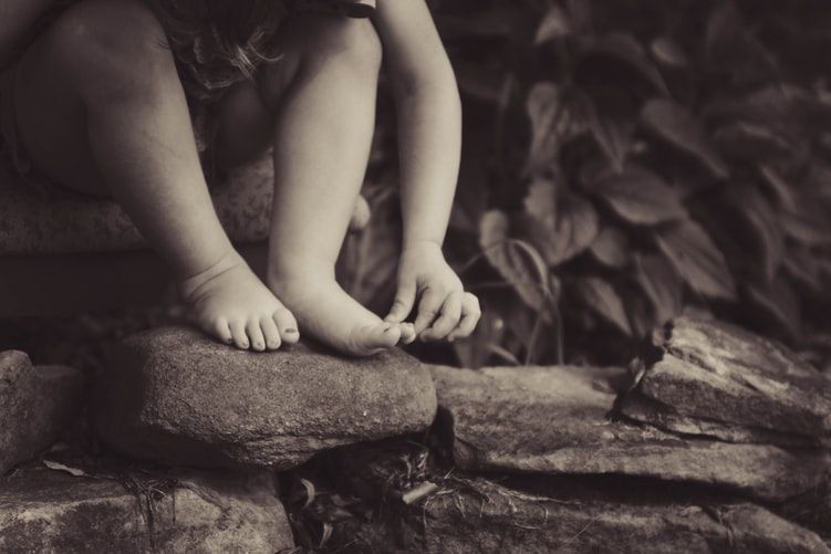 Sepatu Kekecilan? Ini 5 Bahaya yang Mengancam Kesehatan Kakimu