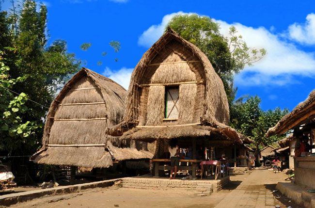 Filosofi Bangunan Rumah Adat Bale Lumbung di Lombok