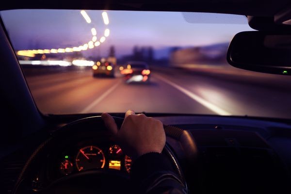 Perhatikan 5 Hal Ini Jika Kamu Mau Berkemudi di Malam Hari
