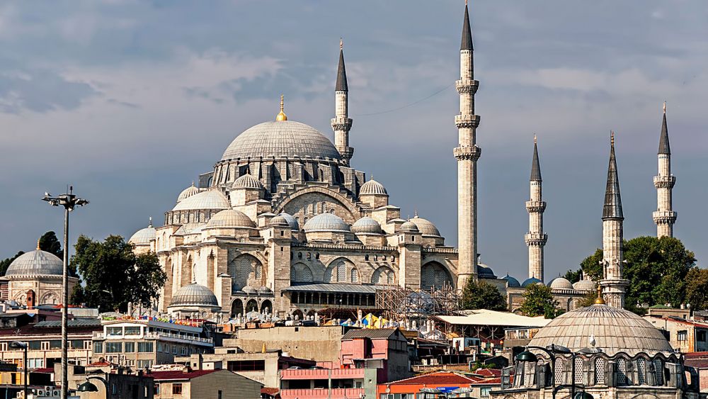 10 Wisata di Istanbul Ini Kaya Sejarah, Gak Pernah Sepi Pengunjung