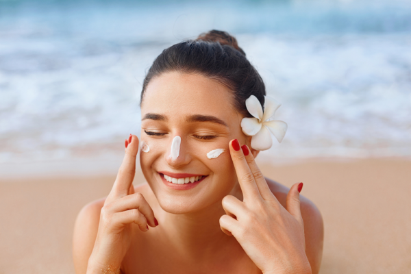 7 Tips Memilih Sunscreen untuk Kulit Sensitif, Hindari Bahan Iritatif!