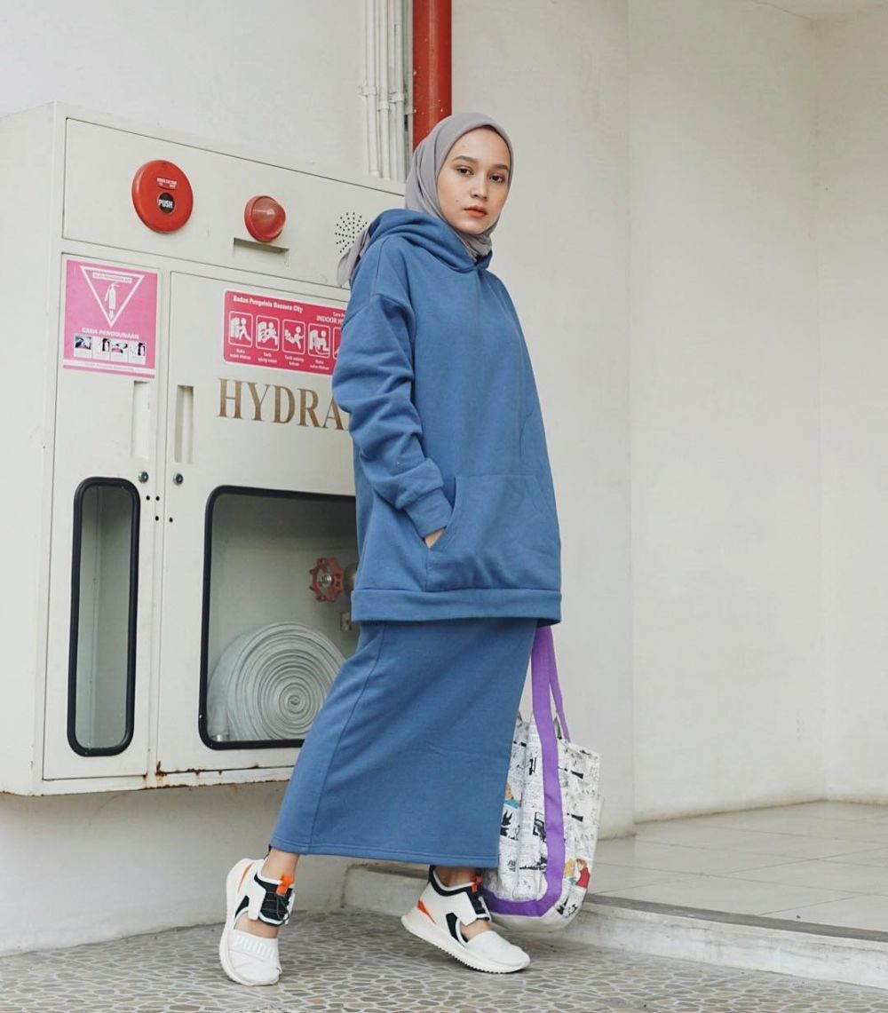 Inspirasi Padu Padan Hoodie Dengan Outfit Hijab