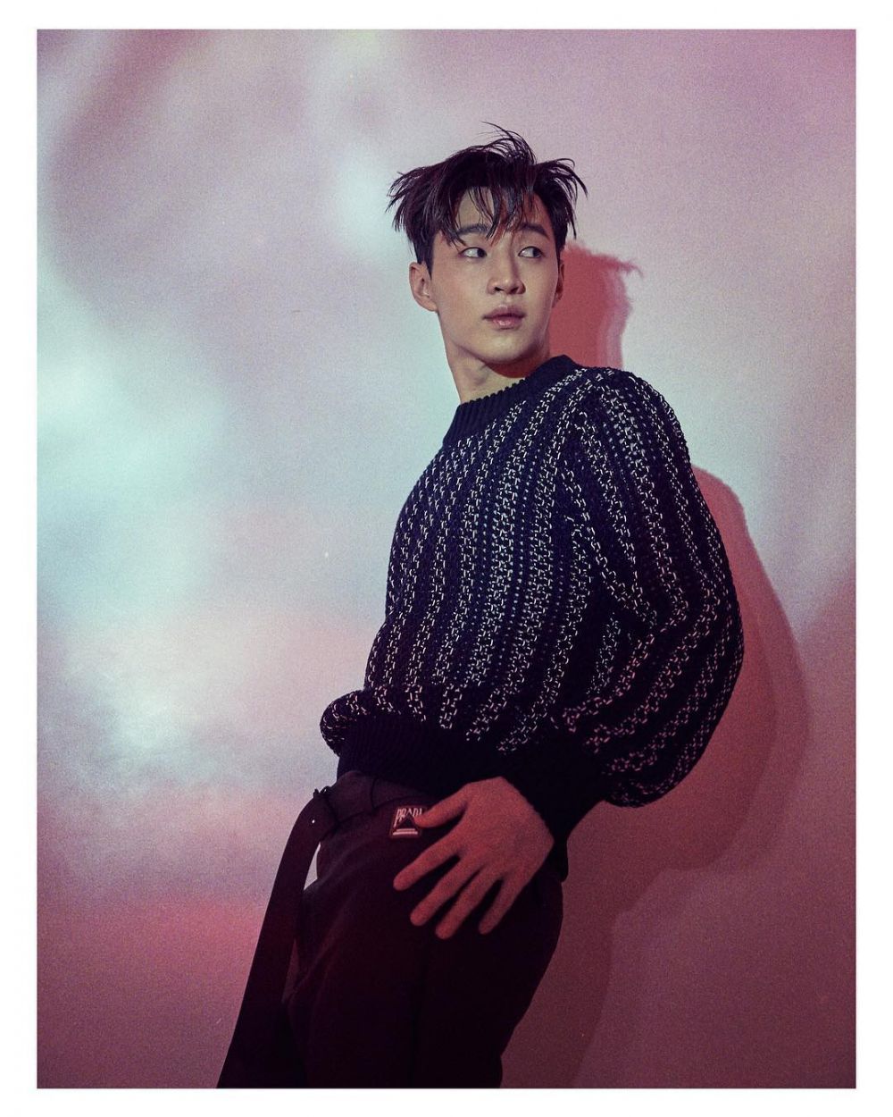 Rilis Lagu Baru, 10 Potret Henry Lau yang Buat Fans Makin Jatuh Cinta