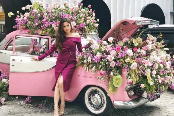 Menawan! Ini Gaya Ani 'Tukang Ojek Pengkolan' dalam Balutan Kebaya