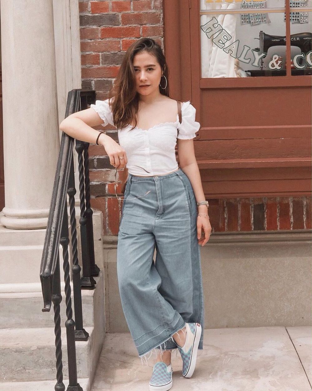 10 Mix Match Denim Culotte Ala Seleb Bikin Gaya Makin Epic