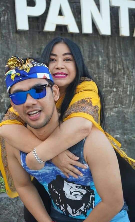 10 Potret Kemesraan Anisa Bahar Dan Pacar Berondong Lengket Banget