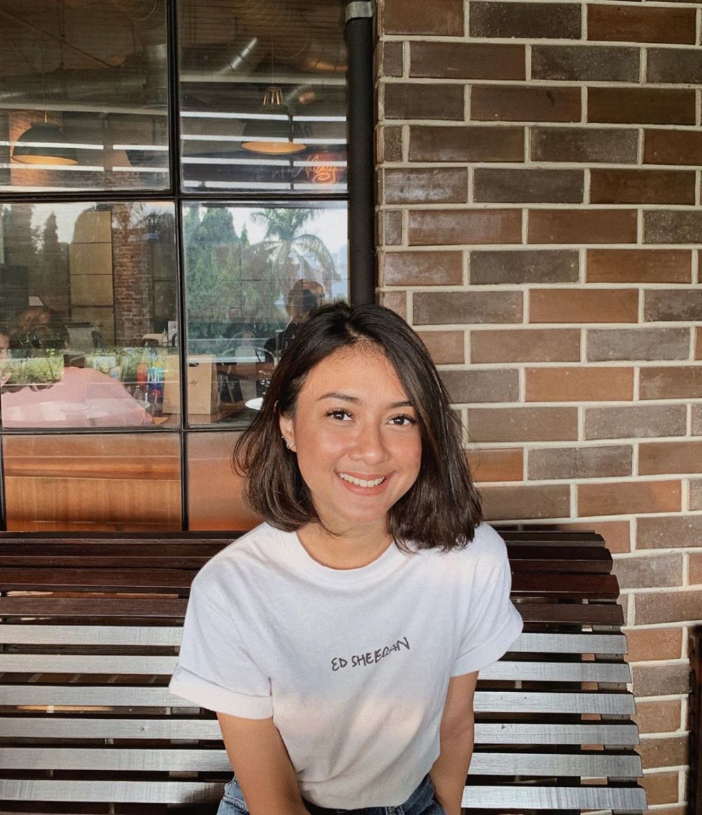 Simpel 10 Padu Padan Kaus Ala Rahmania Astrini Yang Kece Abis Penyanyi rahmania astrini mencerita proses di balik terciptanya lagu berjudul runaway yang menjadi berikut chord gitar lagu tak bisa yang dipopulerkan rahmania astrini feat nino ran. 10 padu padan kaus ala rahmania astrini