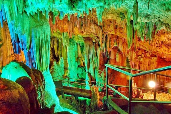 7 Wisata Gua di Pacitan yang Wajib Kamu Jelajahi, Megah dan Indah!